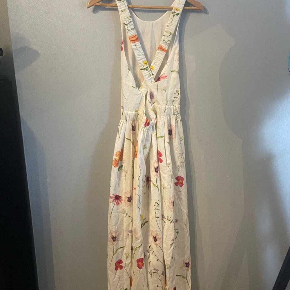 H&M medium spring flowers dress. Open back. Criss -cross straps. Elastic waist.